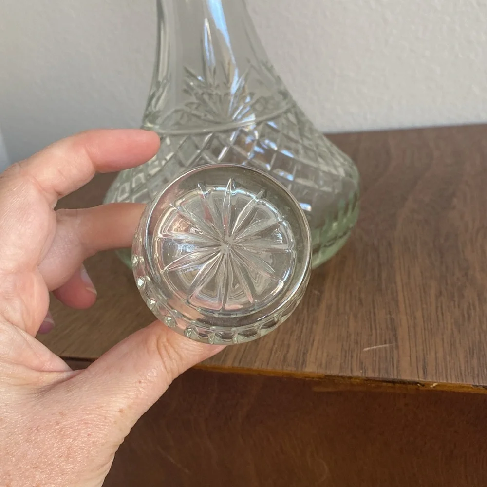 Mogen David Vintage Beautiful Clear Etched Glass Decantur MD 1980-1986